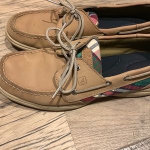 Tan Sperry top siders.